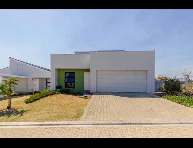 3 BEDROOM TOWNHOUSE FOR SALE IN BURGUNDY ESTATE